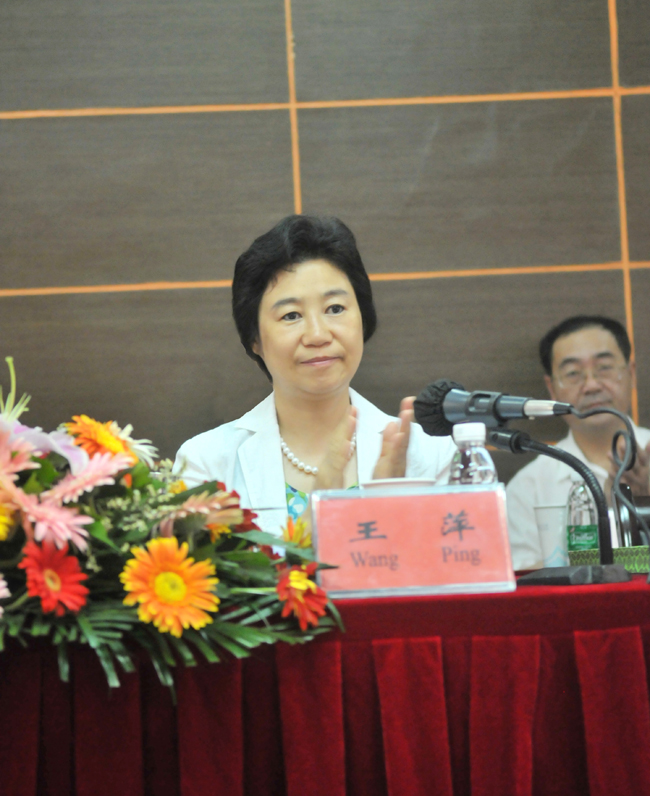 镇江市政府王萍副市长在庆祝大会上致词