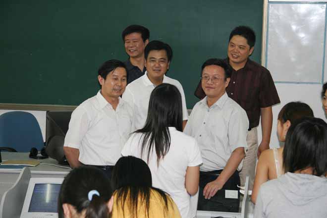 校党委副书记徐铭,副校长潘天华,夏光荣和戴光辉以及有关职能部门主要