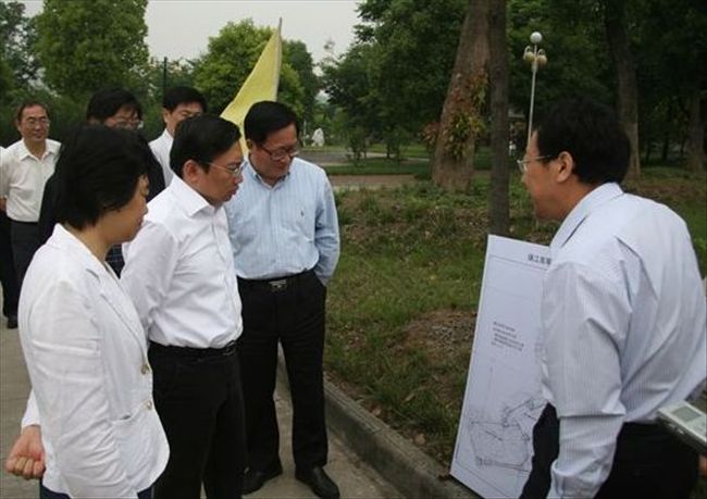 市委书记张敬华莅临我校视察指导工作