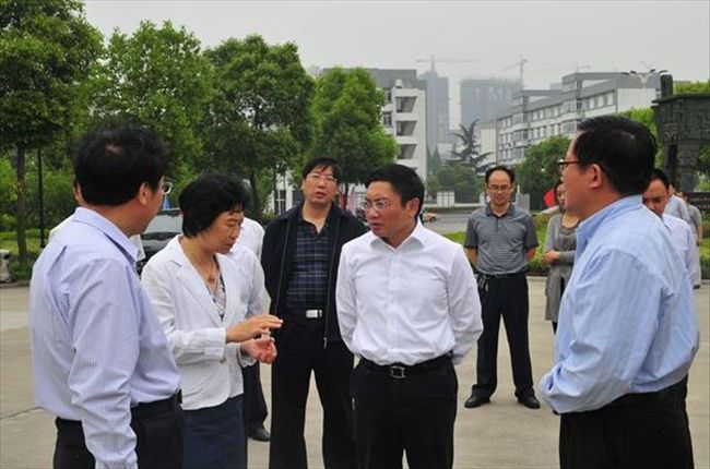 市委书记张敬华莅临我校视察指导工作