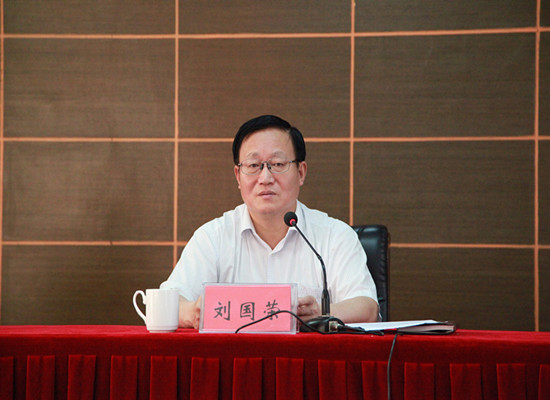 校党委书记刘国荣作培训班总结讲话培训班学员认真聆听报告