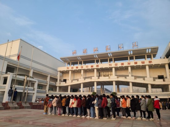 丹阳师范学院举行开学升旗仪式